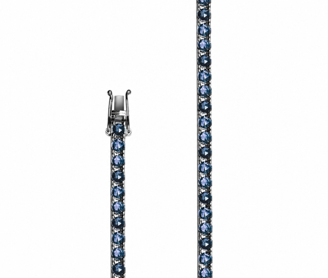 Coroné blue sapphire tennis bracelet, official close-up of the round sapphires and white-gold clasp