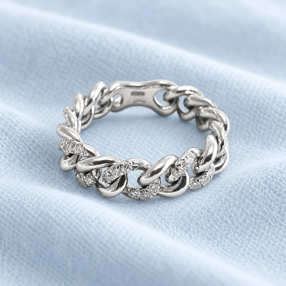 Liaison White-Gold Ring on pale ice-blue cashmere